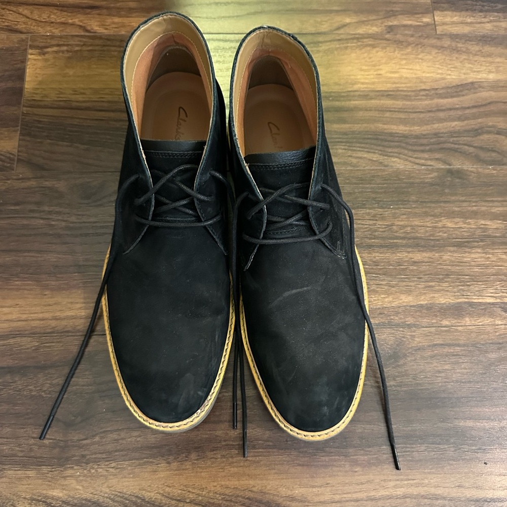 Clarks Men’s Black Chukka Boots with Suede Finish